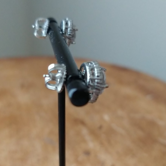 White Rhodium Cluster Earrings set - Picture 2 of 8